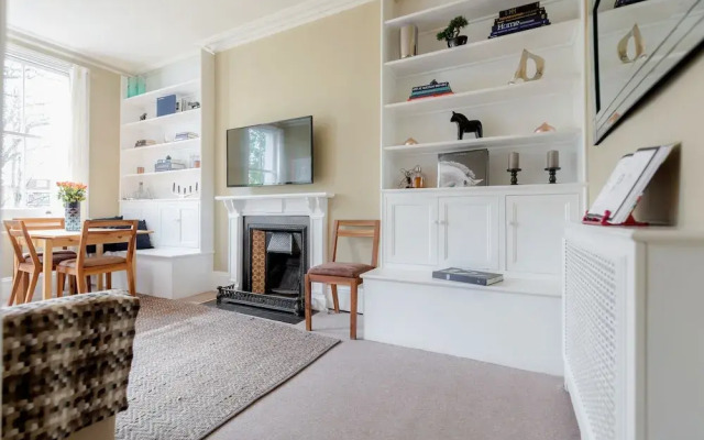 Earls Court Apartments by BaseToGo