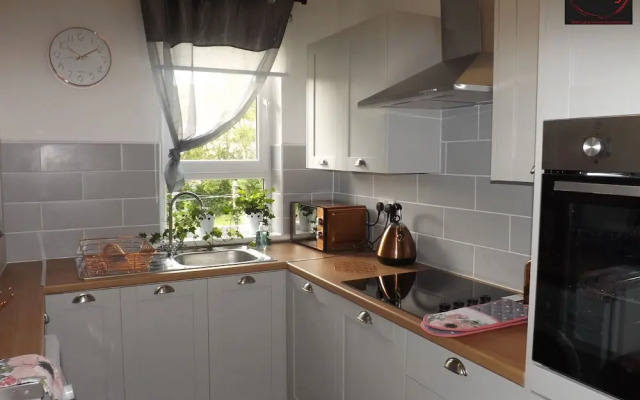 Two Bedroom Apartment by Klass Living Serviced Accommodation Motherwell - Anderson Apartment With WiFi &Parking