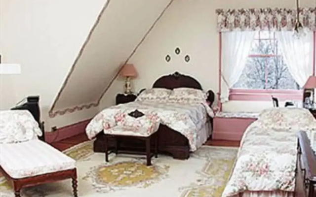 Whistler's Inn Bed & Breakfast