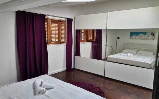 Cheerful Holiday House Illuminosa