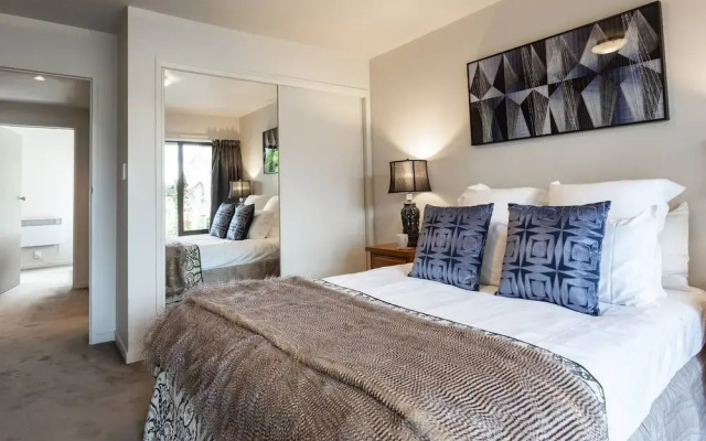 Spacious Lake View Townhouse Alpine Walk TO Town
