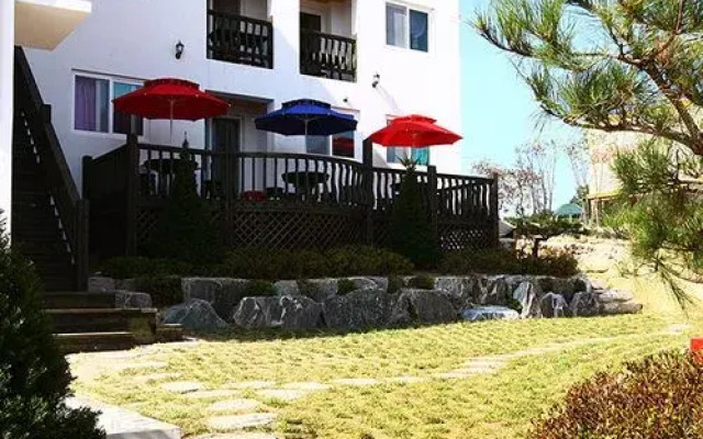 Gyeongju Come&Play Pension