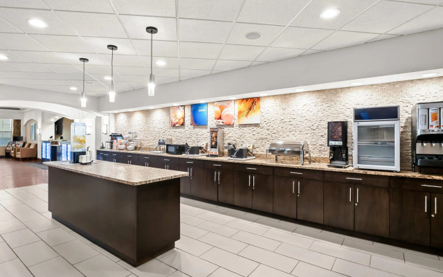 Comfort Inn & Suites