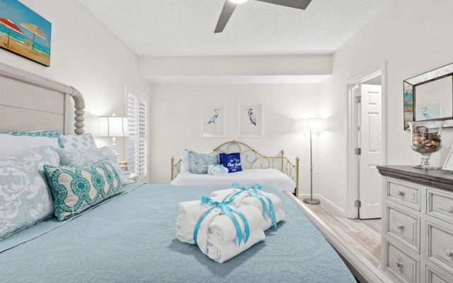 Fun In The Sun! Crescent at Miramar - Gulf Front+beach Chairs