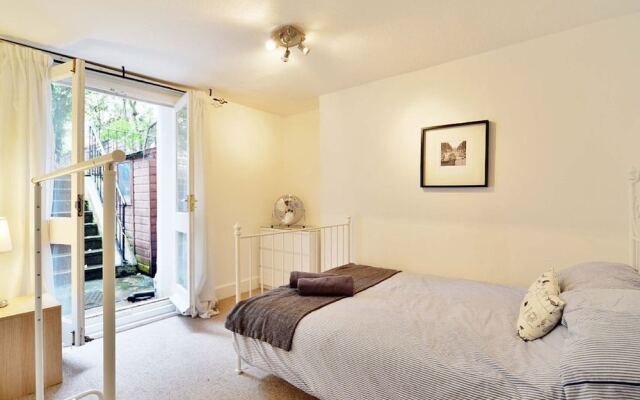 Quaint 3 Bedroom Garden Flat In The Heart Of Camden Town.