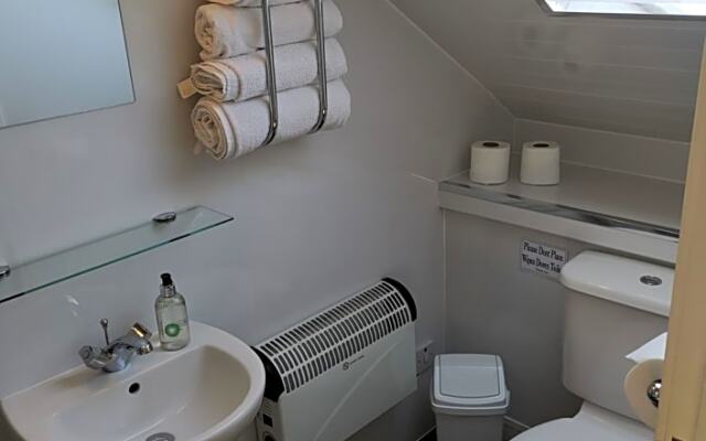 Glenfern Guest House with No Hot Tub & Cottage with Private Hot Tub