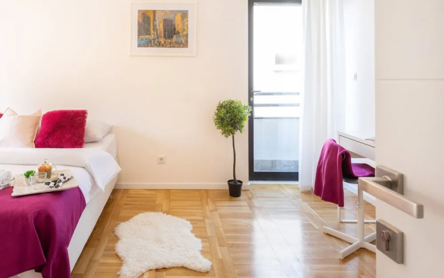 Bright and Cozy Duplex Near City Center