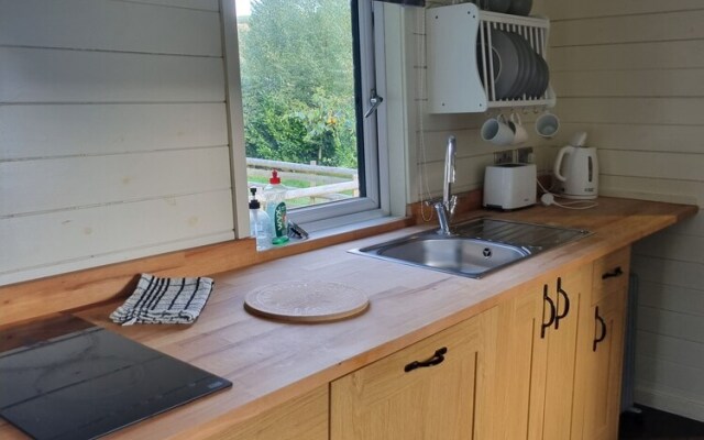 Glamping Hut - Riverview 5