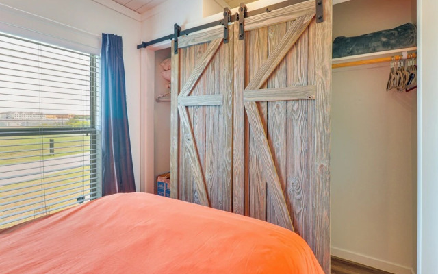 Tiny Home w/ Pool Access, 8 Mi to Downtown Austin!