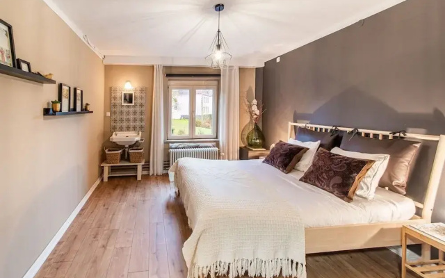 Beautiful Group House With Large Garden