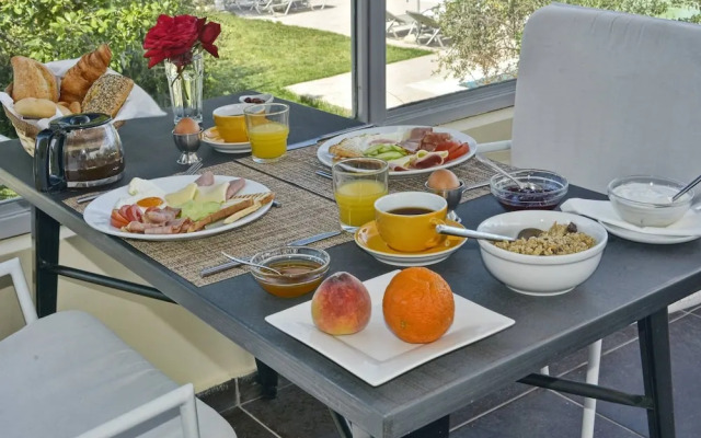 Likithos Hotel