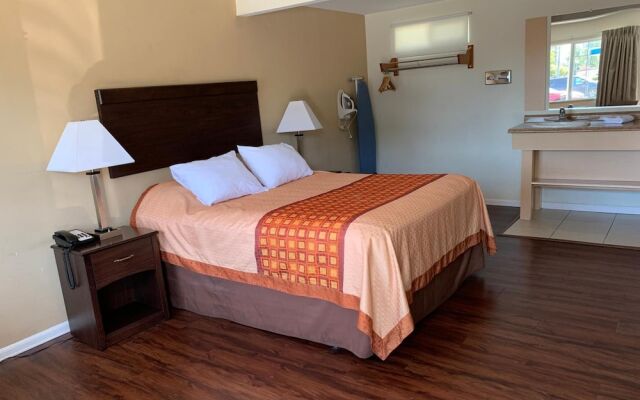 Redwood Inn