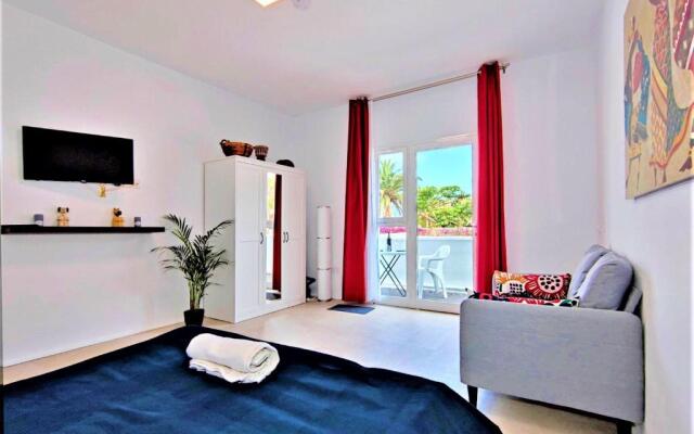 Fantastico 2 - With Large Balcony, Terrace and Garden