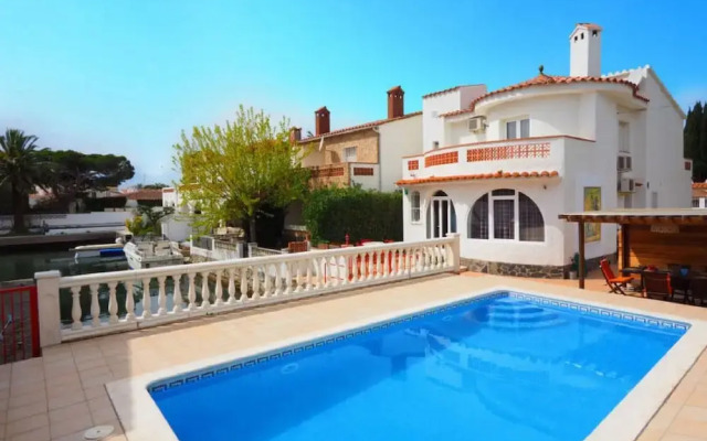 354-casa al Canal,amarres, Piscina