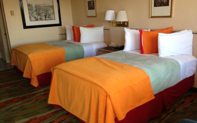 Super 8 by Wyndham Hazleton