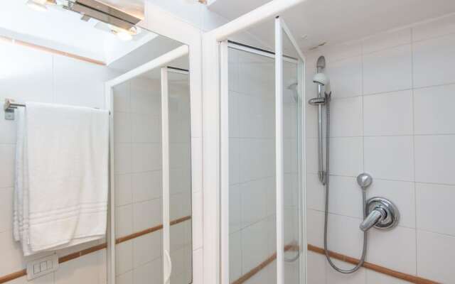 RSH Giulia Large Piazza Navona Apartment