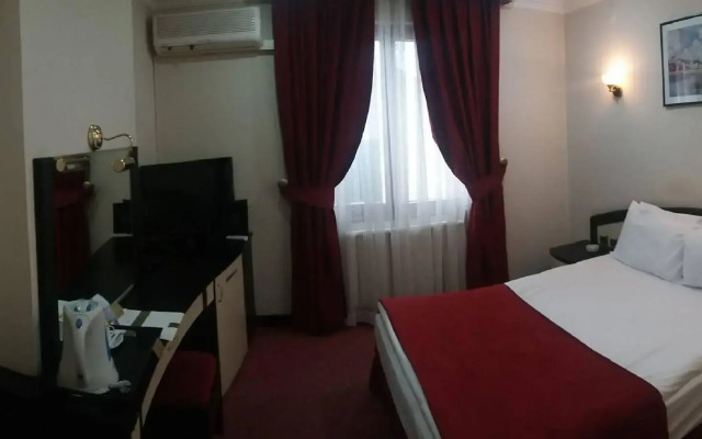 Saffron Hotel