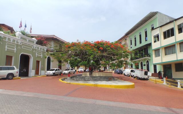 Gatto Blanco Party Hotel