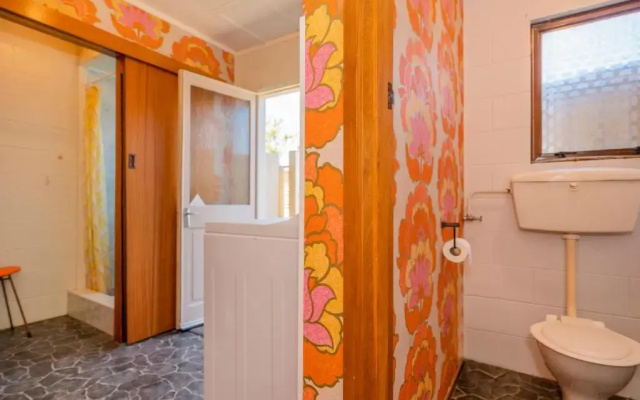 Gin Inn Tonic - Whangamata Holiday Home