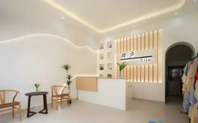 Yilu Homestay (Huangling Scenic Area Branch)