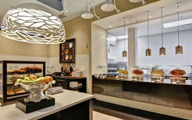 Hilton Garden Inn Raleigh /Crabtree Valley