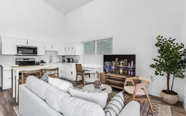 Stylish & Modern 4BD Home