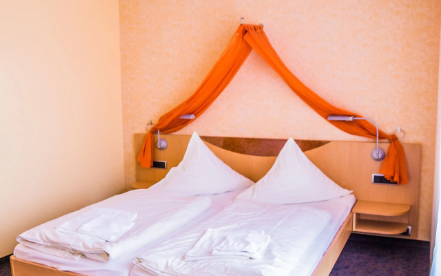 Warias Hotel & Restaurant