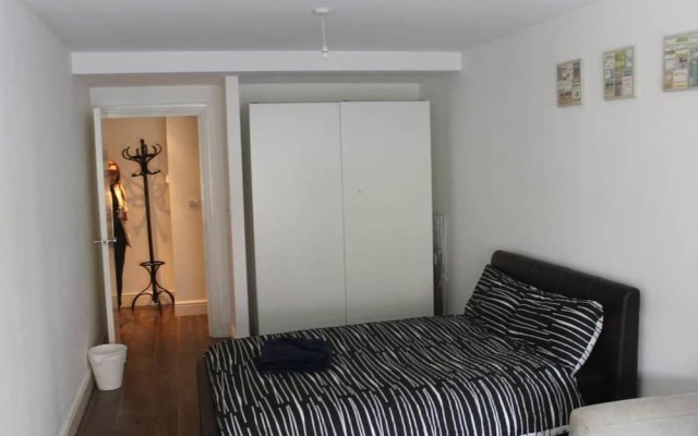 Zone 1 Hoxton 2 Bedroom Flat