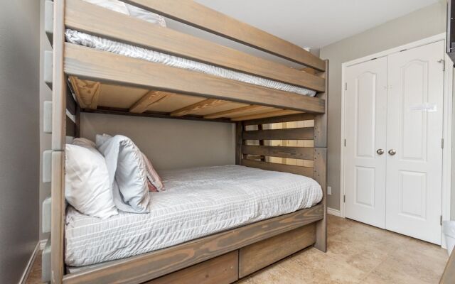 Latitude Adjustment - Private Pool/elevator!