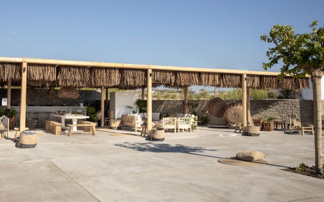Seesoo Paros Beachfront Resort