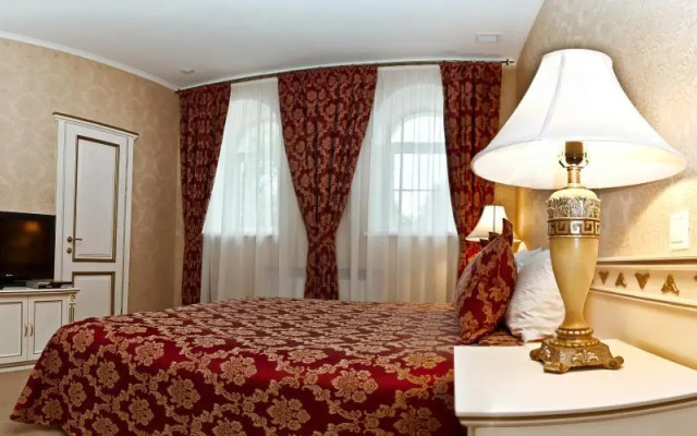 Dynastya Hotel
