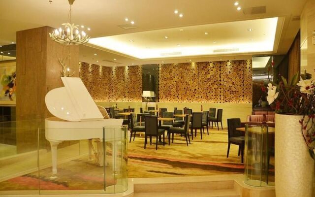 Phoenix Mountain Hotel