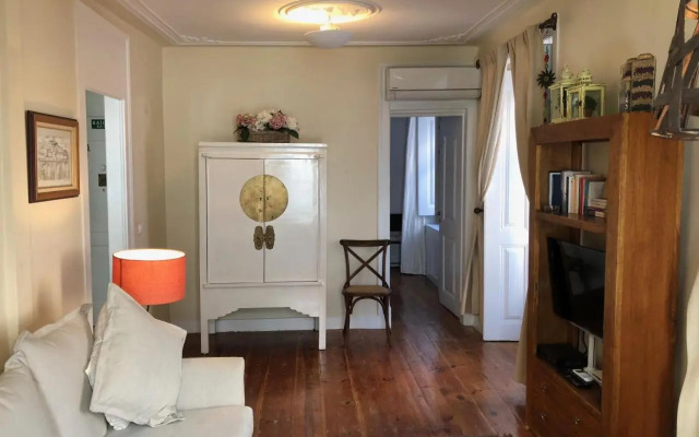Remodeled Historic Apartment in Bairro Alto