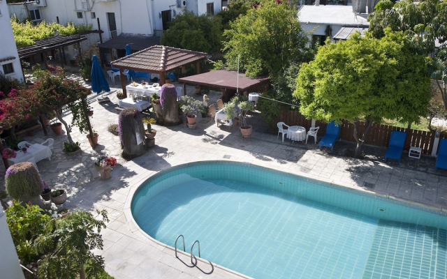Follow The Sun Hotel Apts - One Bedroom - 3