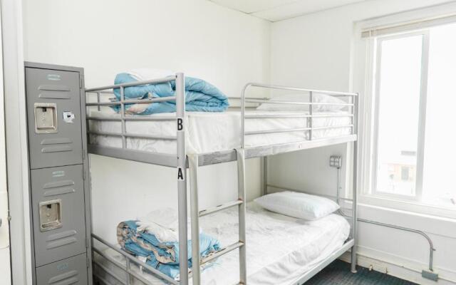 ITH Hermosa Beach Surf Hostel LAX