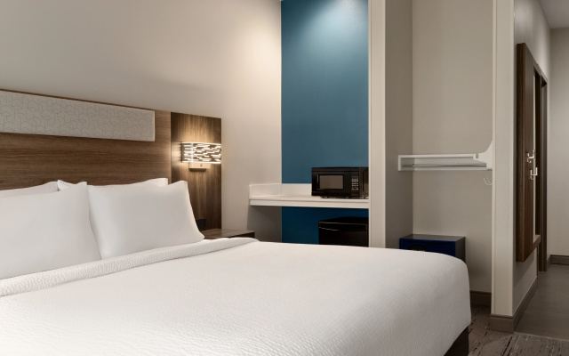 Holiday Inn Express Hotel & Suites Edmond by IHG