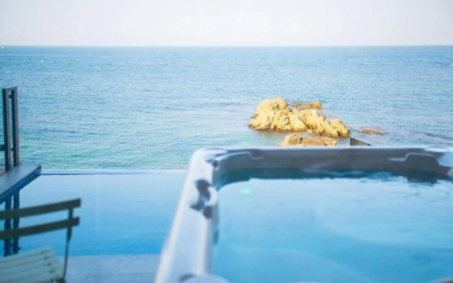 Pohang Mersong Pool And Spa