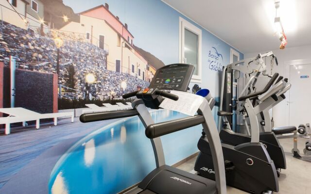 Graceful Holiday Home in Magliolo With Swimming Pool