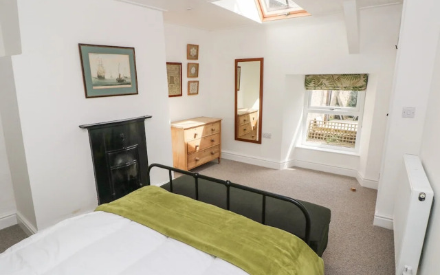 10 Westgate Hill