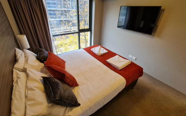 2BR 2Bath L4 Executive Apartment, in City Centre