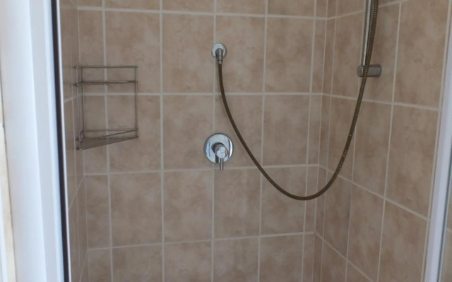 Heron Place sunny self-catering garden flatlet