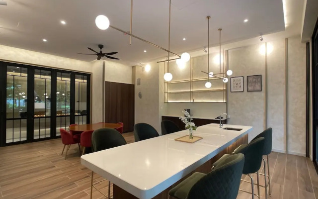 Agile Residence TRX by Isabella