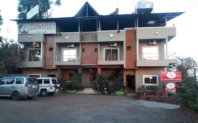 OYO 10236 Strawberry Homes