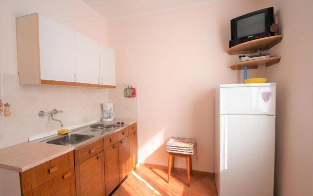 Labinac Ines, Only 300 M From Beach