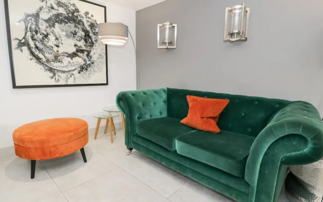 Capel Mawr, Basement 19