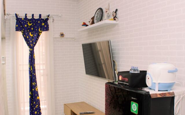 Stunning And Comfy Studio Apartment Transpark Juanda
