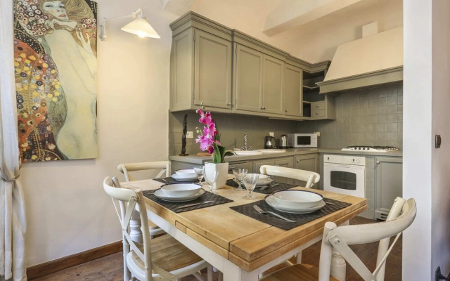 Pontevecchio Stylish Apartment in Florence - Hosted by Sweetstay