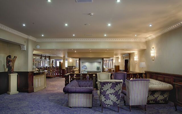 Woodford Dolmen Hotel