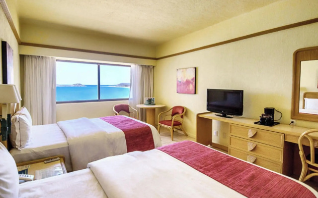 San Carlos Plaza Hotel, Beach & Convention Center