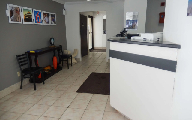 Motel 6 McGraw, NY - Cortland